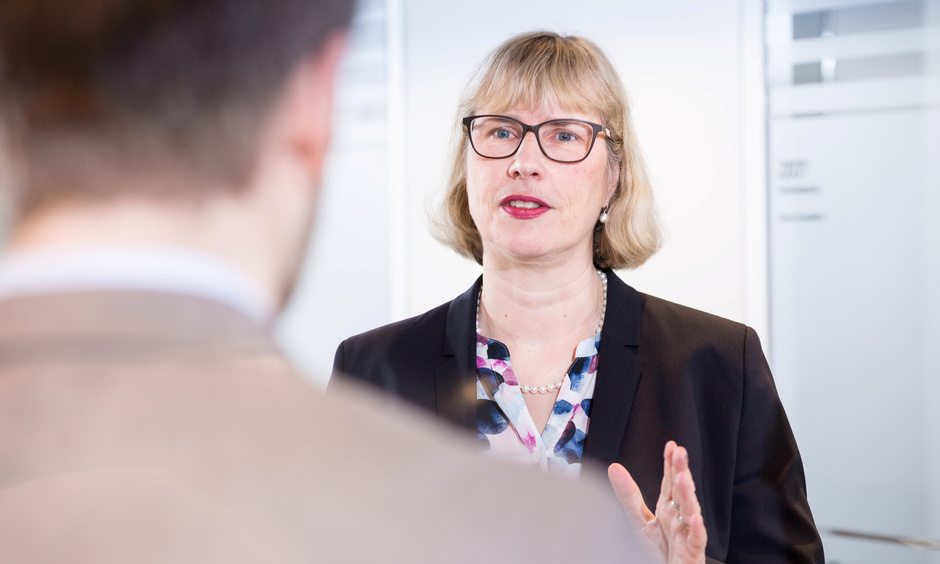 Frau Fontaine-Kretschmer im Gespräch Frau Fontaine-Kretschmer im Gespräch