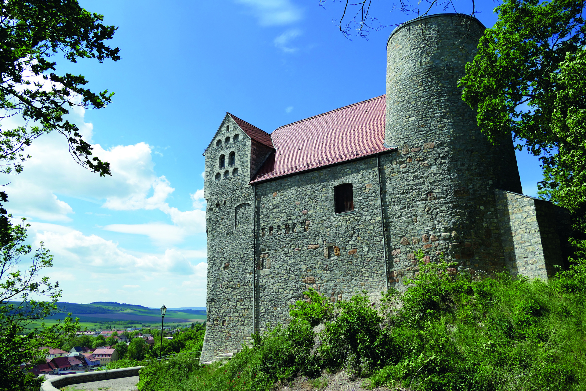 Die Ostfassade nach den Sanierungsarbeiten Die Ostfassade nach den Sanierungsarbeiten