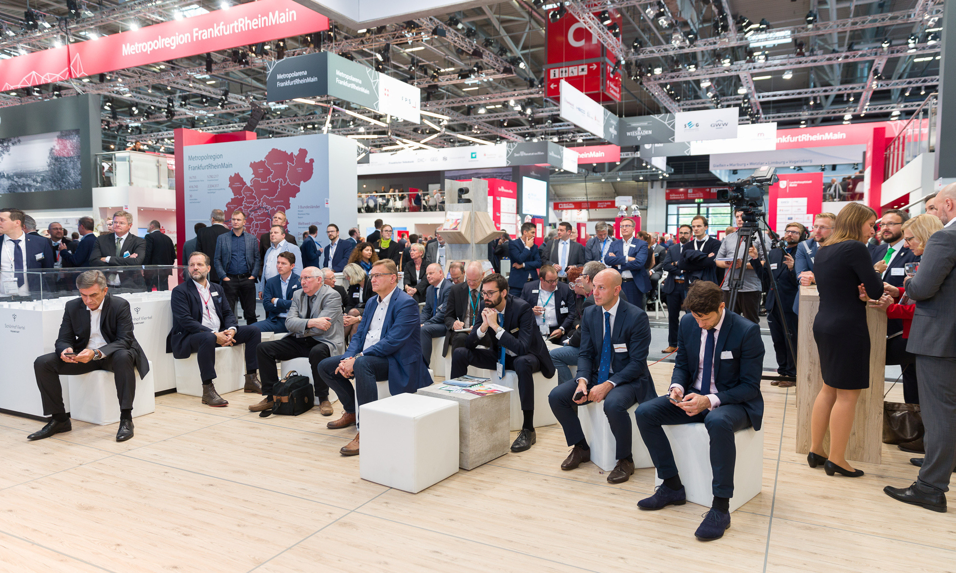 Fachgespräche auf der EXPO REAL 2019 Interessierte Zuhörer unserer Fachgespräche auf der EXPO REAL