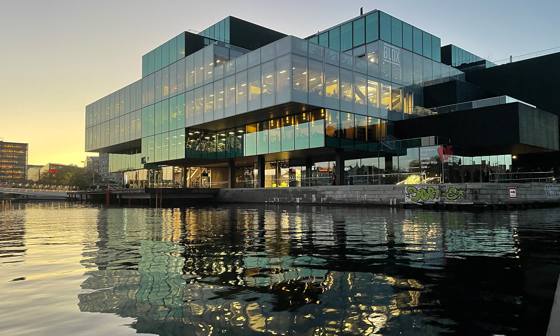 Kopenhagen BLOX BLOX – das neuartige Mixed-Use-Gebäude des Architekten Rem Koolhaas an der Uferkante des ehemaligen Hafens.